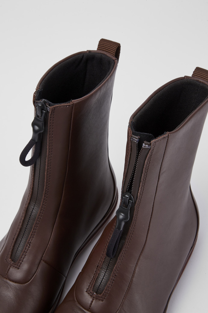 Close-up view of Peu Pista Brown leather zip boots