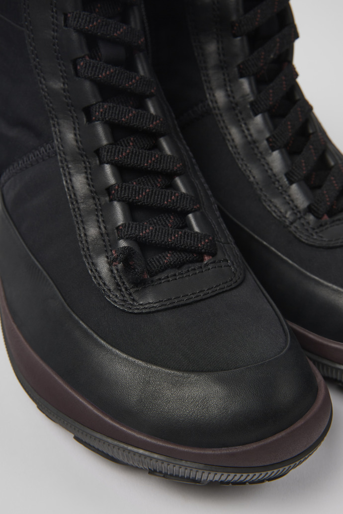 Close-up view of Peu Pista PrimaLoft® Black recycled nylon and leather boots for women