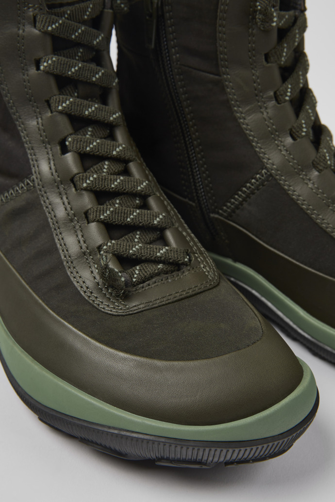 Close-up view of Peu Pista PrimaLoft® Green recycled nylon and leather boots for women