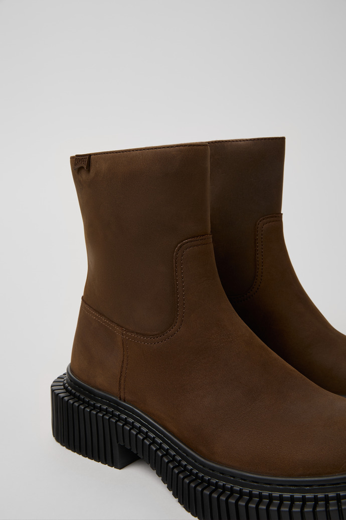 Pix Berlin Botas de media caña de nobuk marrón para mujer.