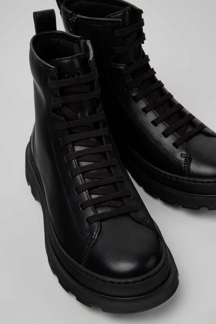 Brutus+ Botas de media caña de piel negra para mujer.