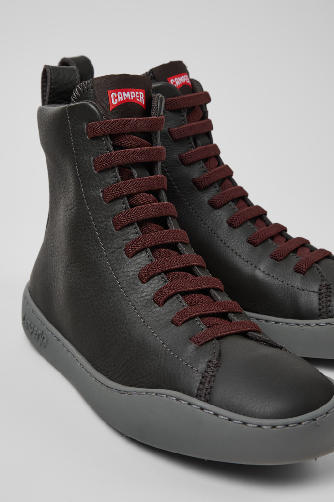 Peu Touring Bottes mi-hautes en cuir gris pour femme.