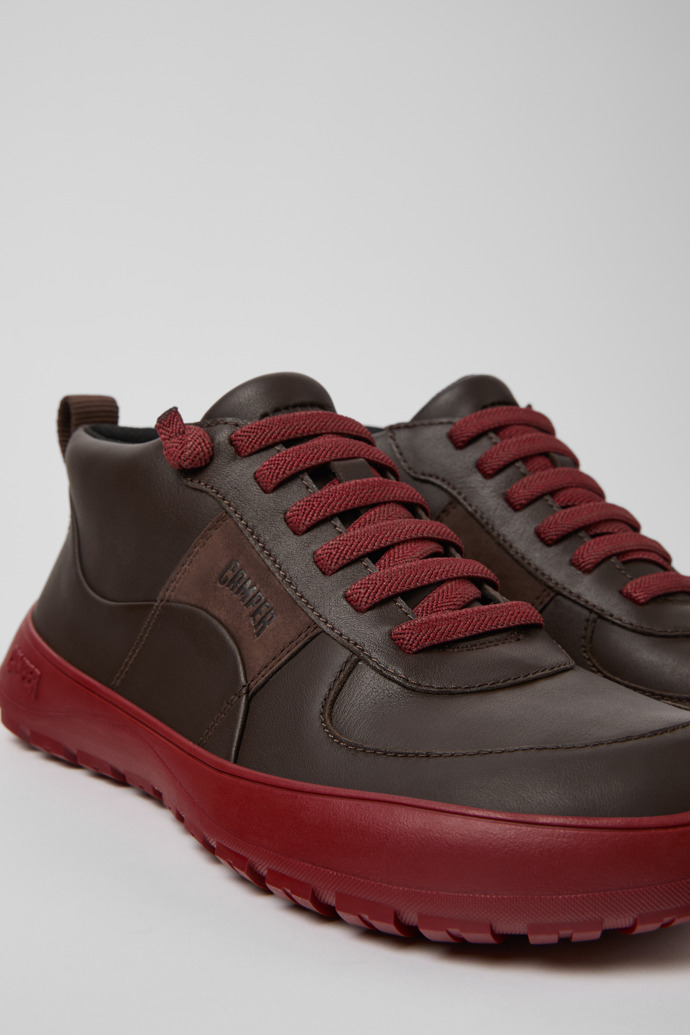 Peu Serra Braune Stiefeletten aus Leder und Nubukleder für Damen.
