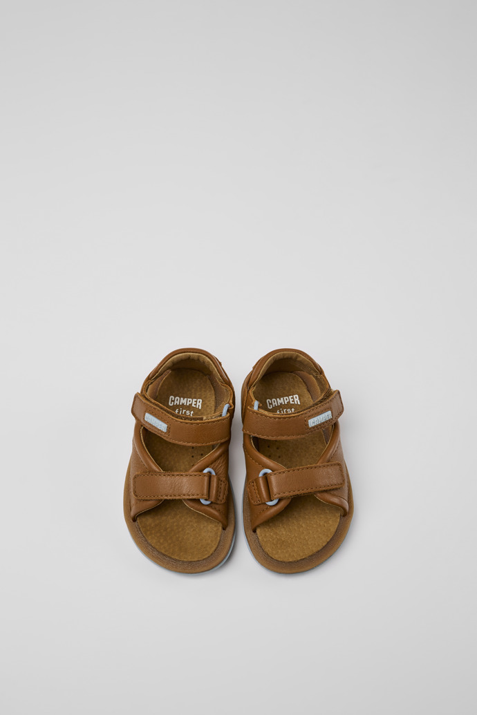 Overhead view of Bicho Brown leather sandals for kids