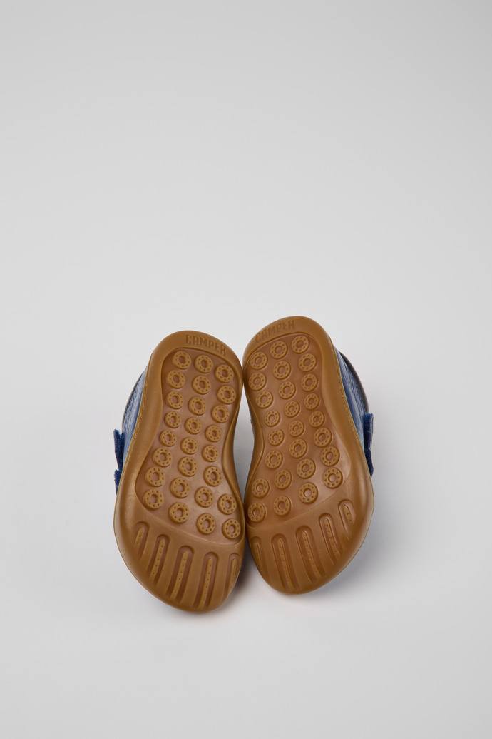 The soles of Peu Blue leather shoes for kids