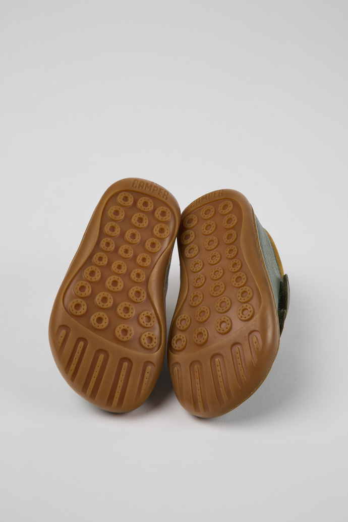 The soles of Peu Green leather shoes for kids