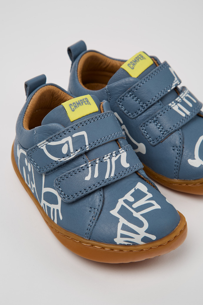 Close-up view of Twins Gray and white leather shoes for kids