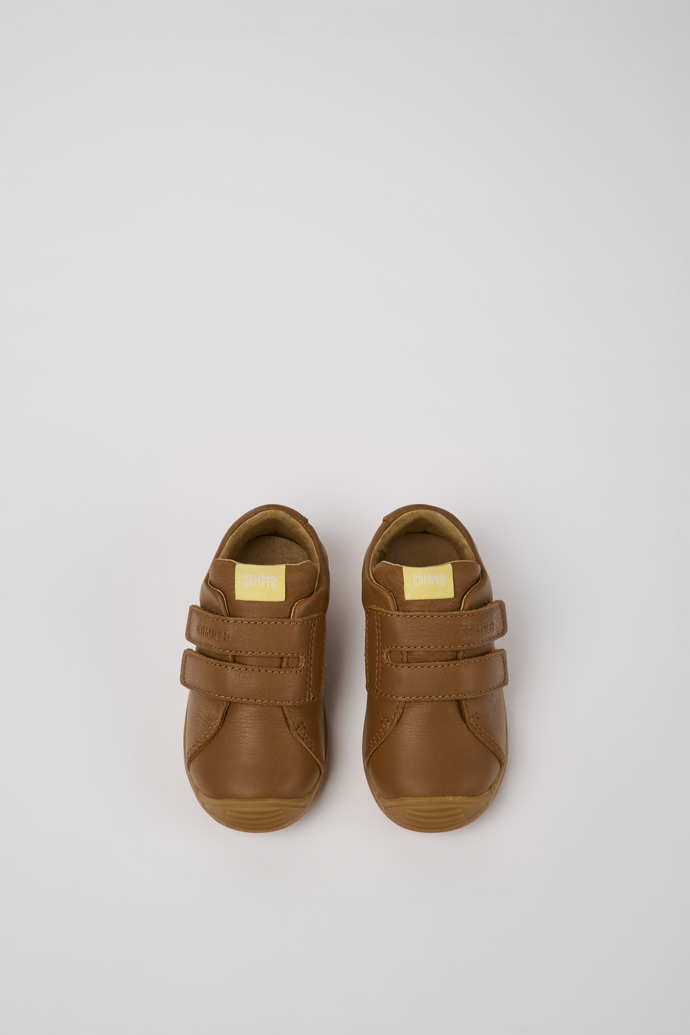 Overhead view of Dadda Brown leather sneakers for kids