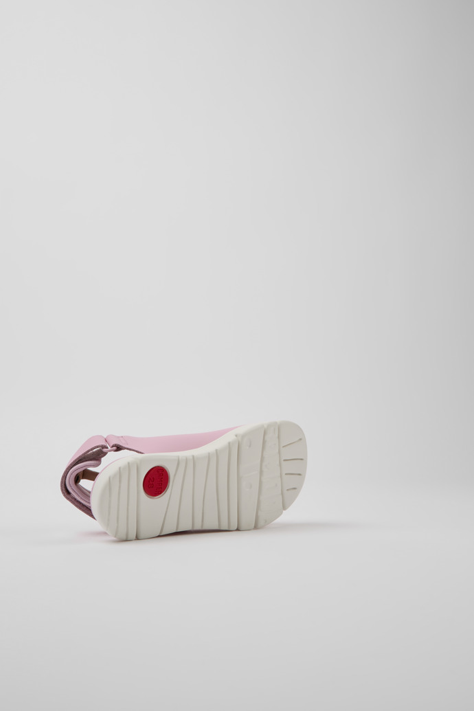 The soles of Oruga Pink leather sandals for kids