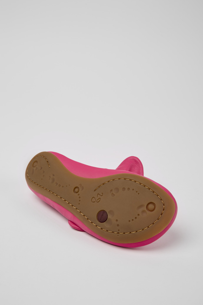 The soles of Right Pink leather ballerinas for girls