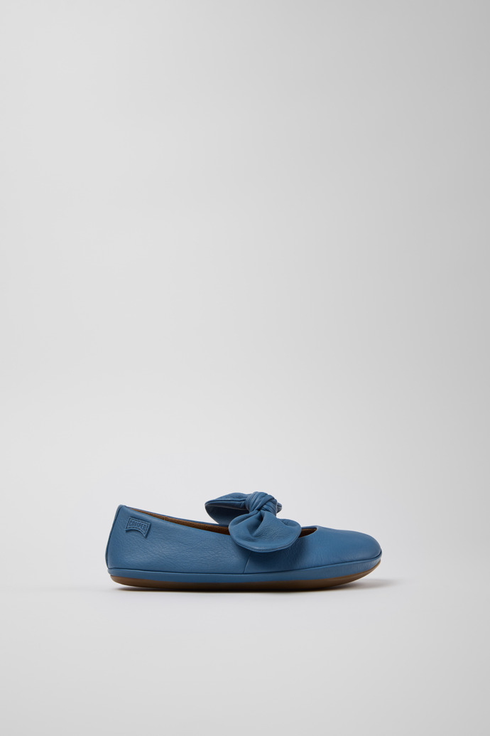 Right Ballerines en cuir bleu pour enfant.