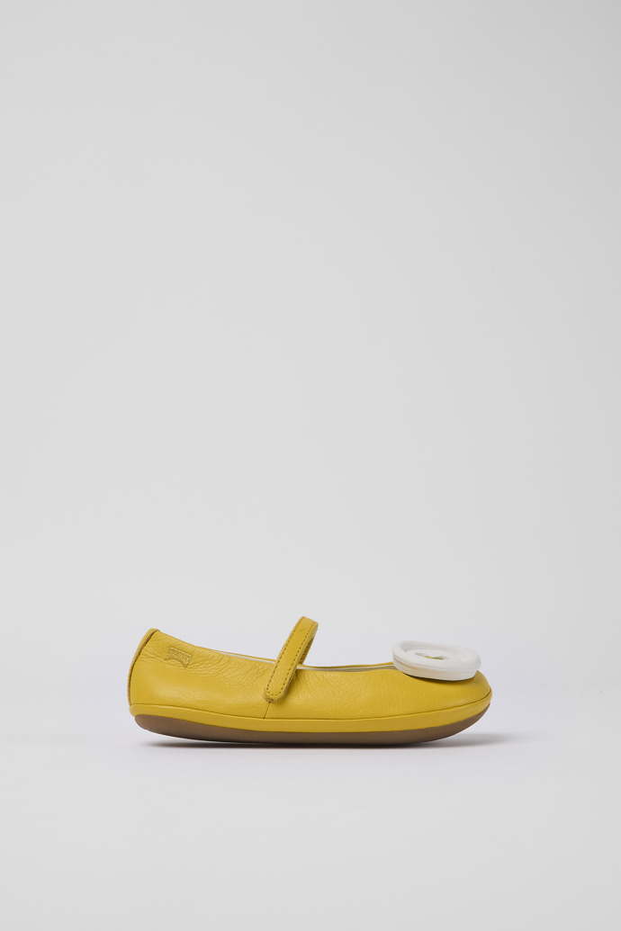 Side view of Twins Yellow leather shoes