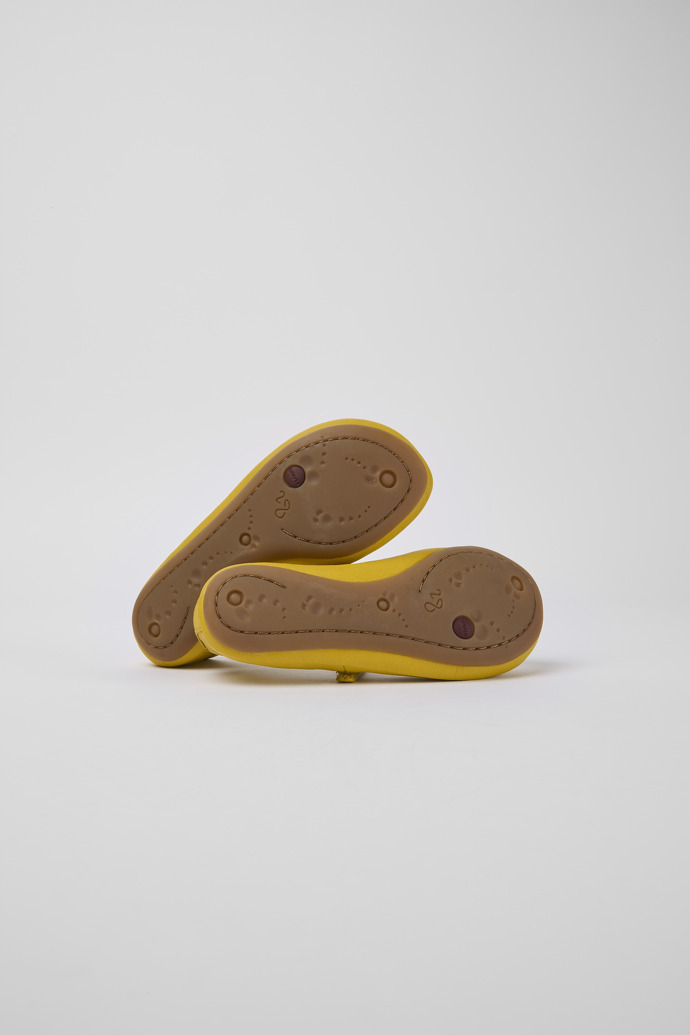The soles of Twins Yellow leather shoes
