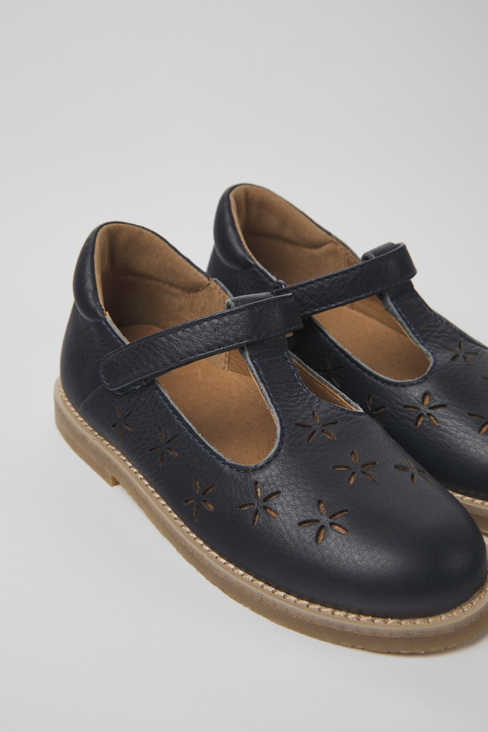 Close-up view of Savina Navy blue leather shoes for kids
