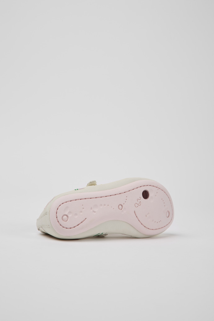 The soles of Twins White leather ballerinas for girls