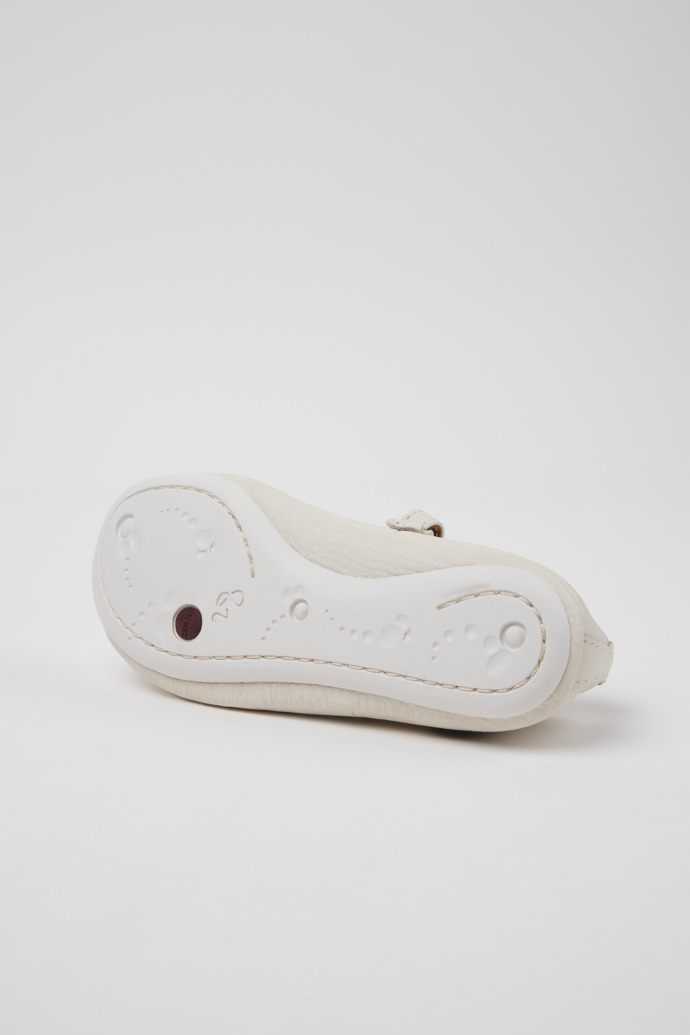 The soles of Twins White and Black Leather Ballerinas for kids.
