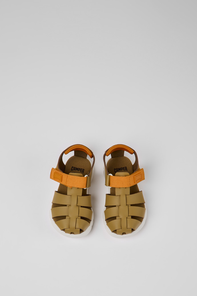 Overhead view of Oruga Brown leather sandals