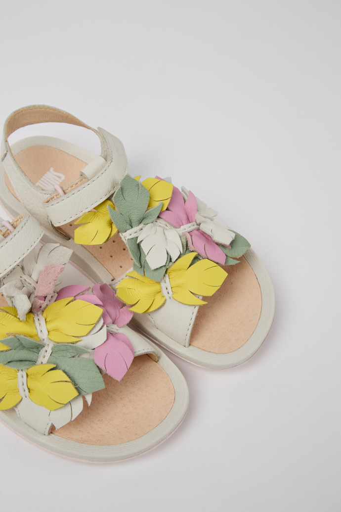 Close-up view of Twins White leather sandals for girls