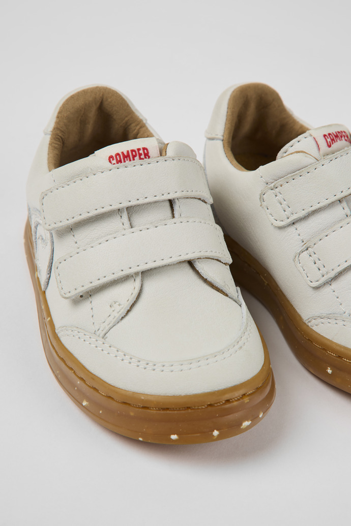 Close-up view of Runner White non-dyed leather sneakers for kids