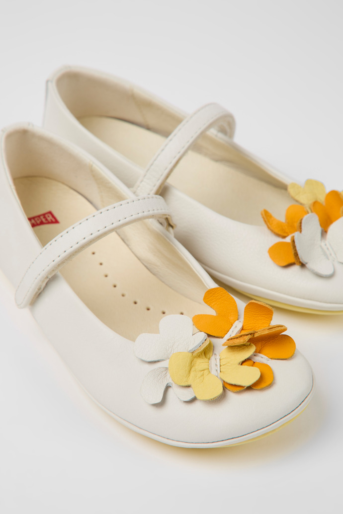 Close-up view of Twins White leather ballerinas for kids