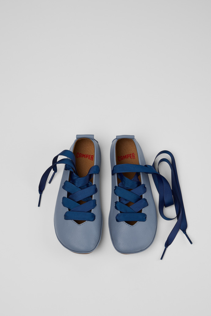 Right Ballerines en cuir bleu pour enfants.