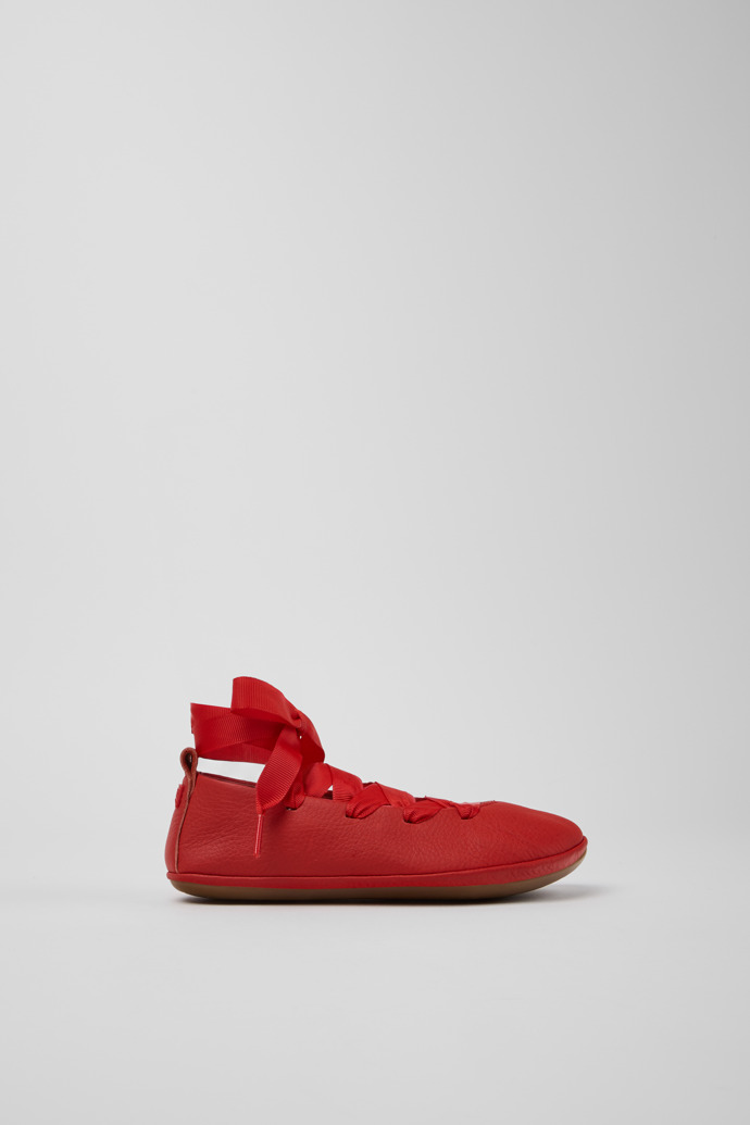 Right Bailarinas de piel rojas para niños.