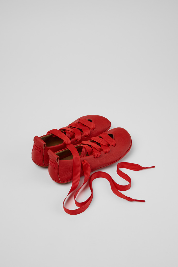 Right Bailarinas de piel rojas para niños.