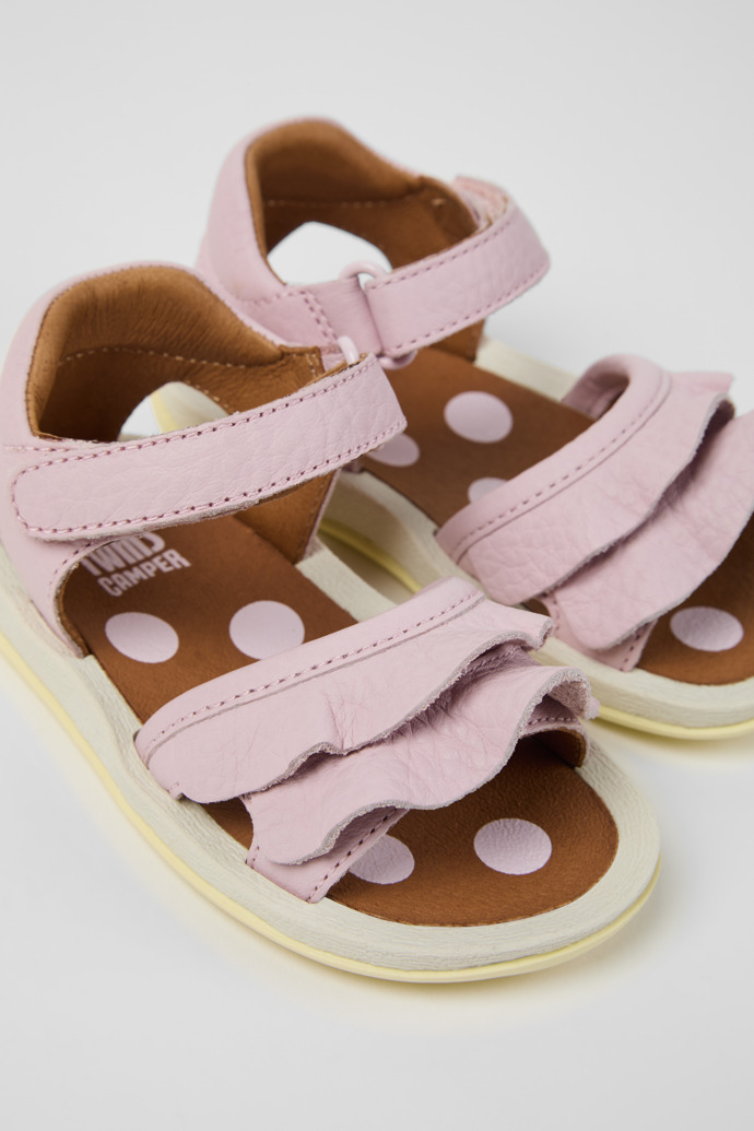 Twins Sandales en cuir roses pour enfants.