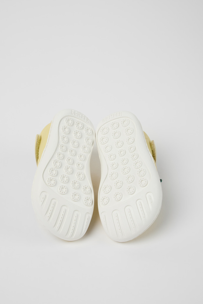 The soles of Twins Yellow Leather Closed Sandals for kids.