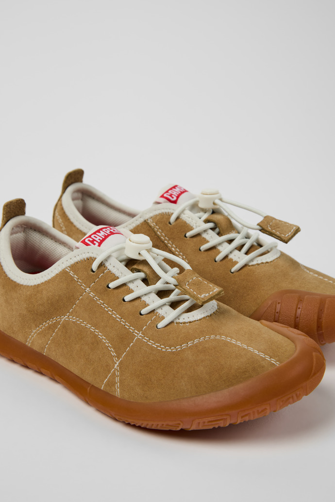 Peu Path Braune Sneaker aus Nubukleder für Kinder.