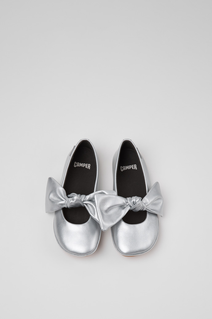 Right Graue Lederballerinas für Kinder.