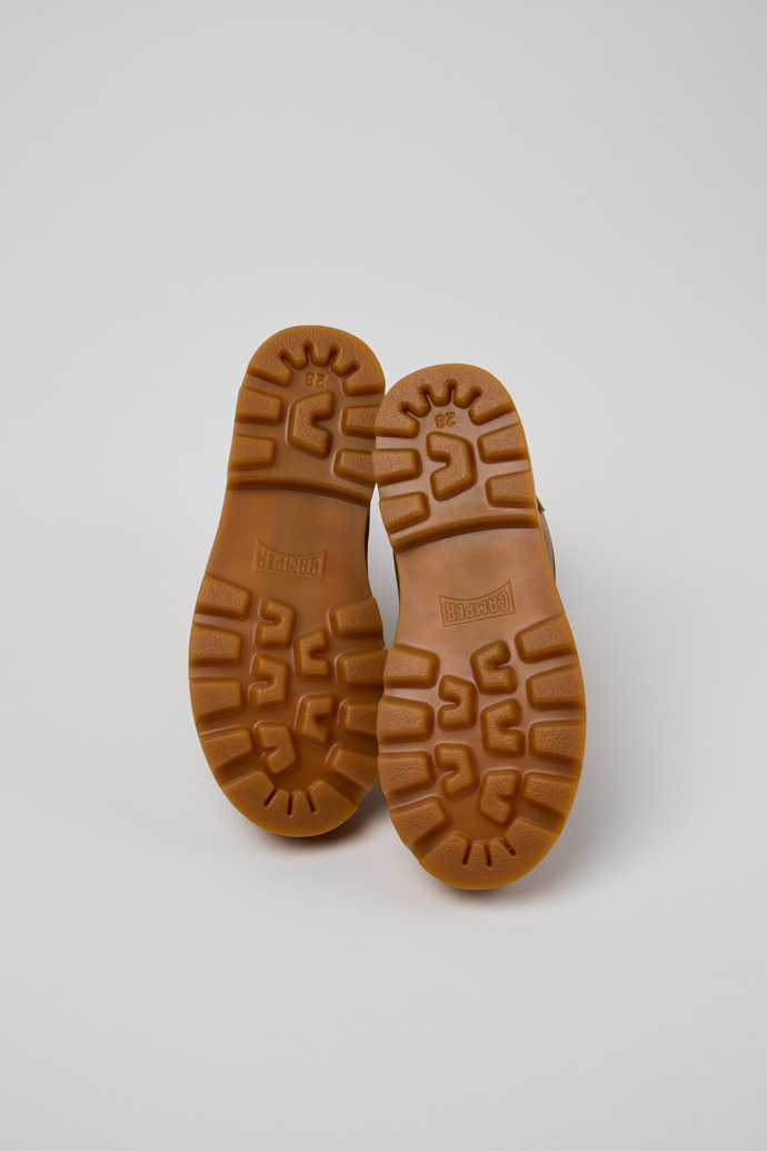 The soles of Twins Brown Leather Ankle-Boots for Kids.