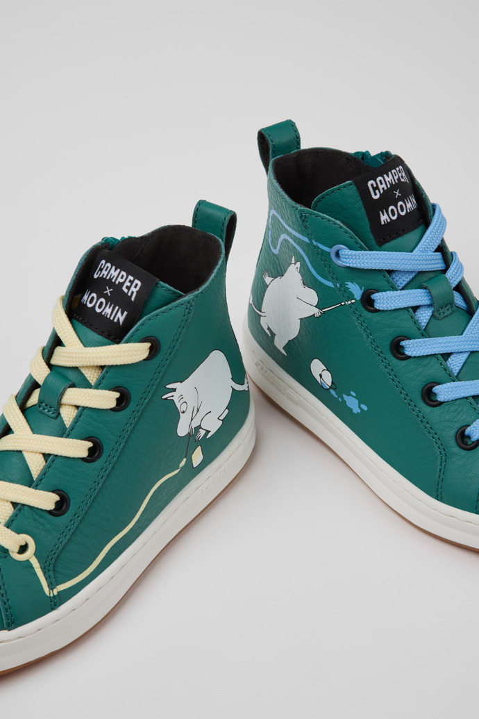 Twins Grüne und weiße Leder-Sneaker für Kinder.