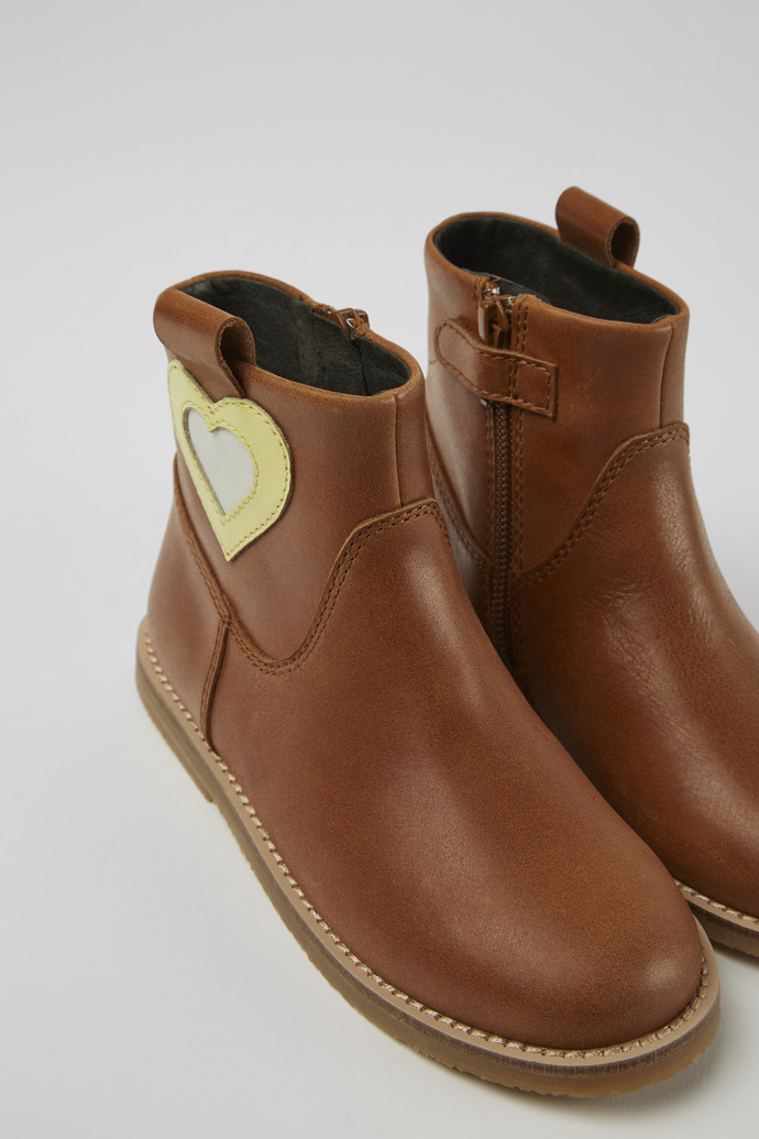 Close-up view of Twins Brown leather zip-up boots