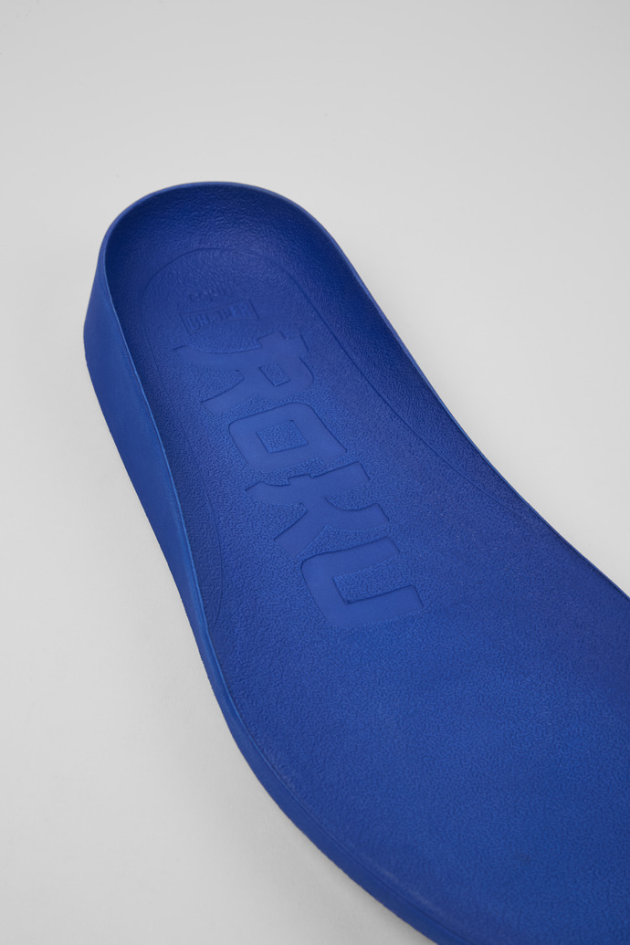 Close-up view of ROKU Footbeds Blue footbeds (x2) for your right and left shoes.