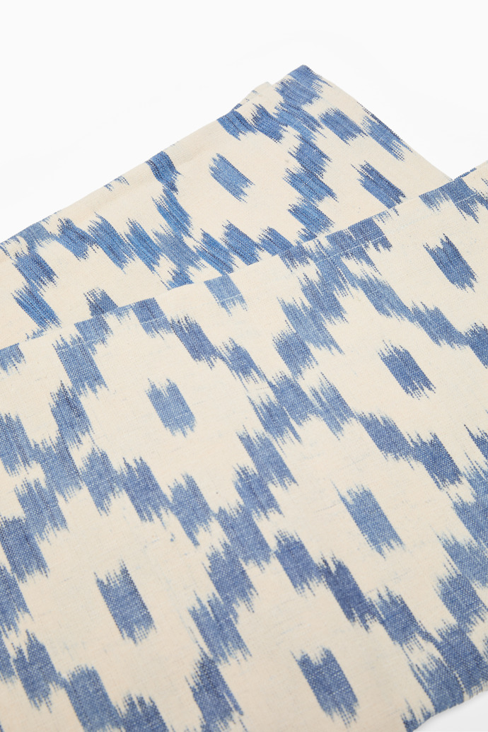 Close-up view of Llengos Mallorquines Tablecloth Blue handwoven tablecloth