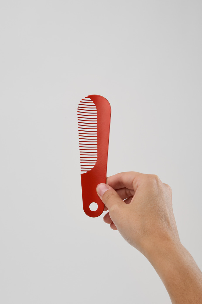 Back view of Camper Combi by Martí Guixé Red comb and shoe horn