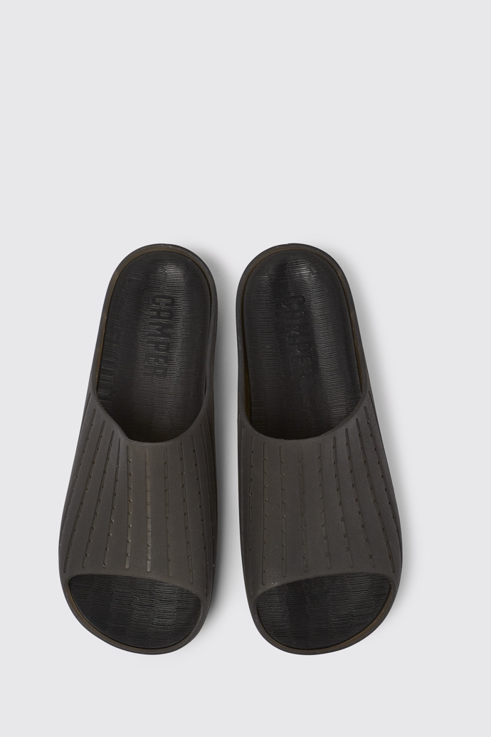 Overhead view of Wabi Black monomaterial sandals for men
