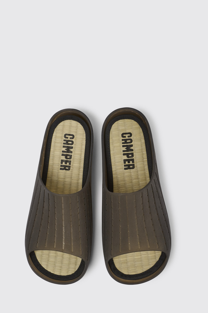 Overhead view of Wabi Black monomaterial sandals for men