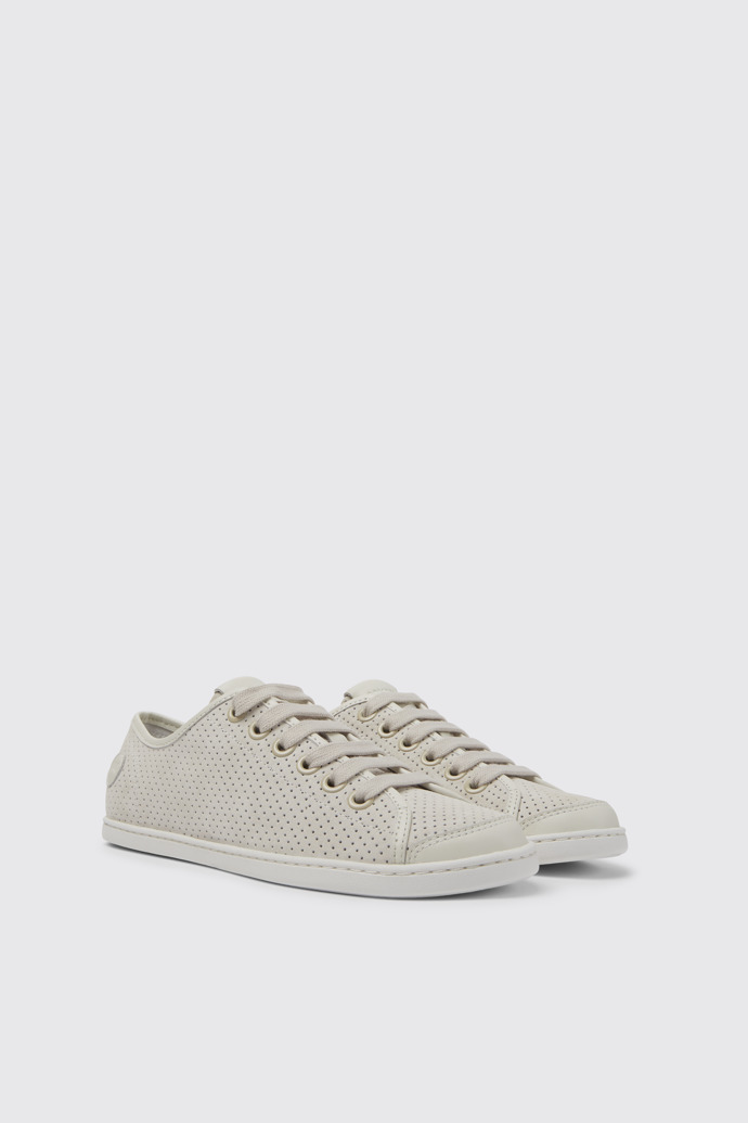 Uno Tenis de piel en color beige y blanco para mujer