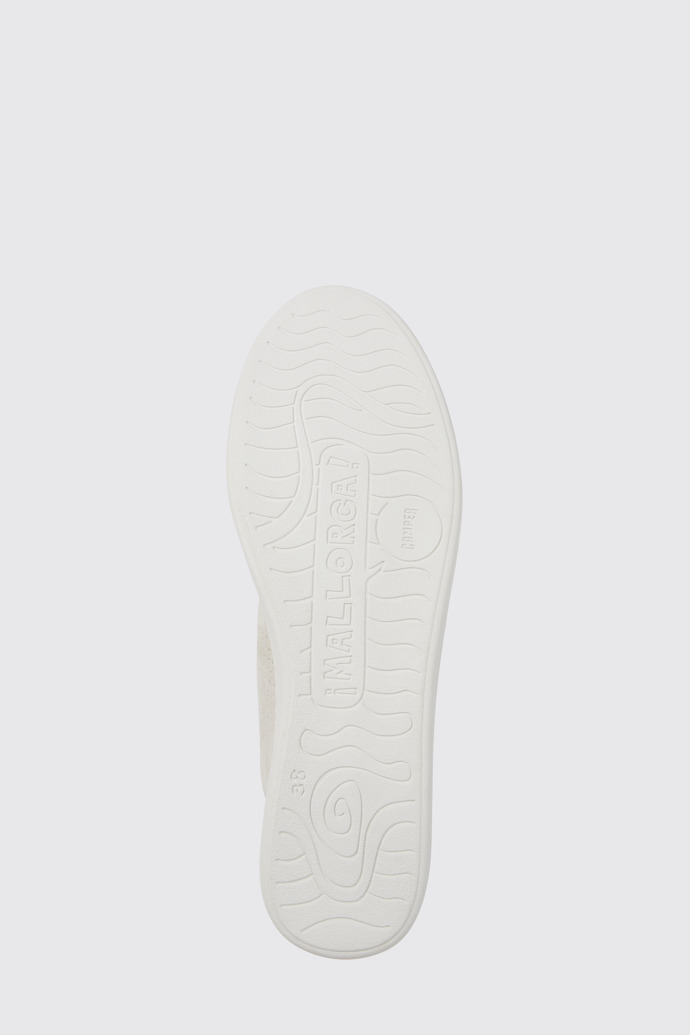 Uno Tenis de piel en color beige y blanco para mujer