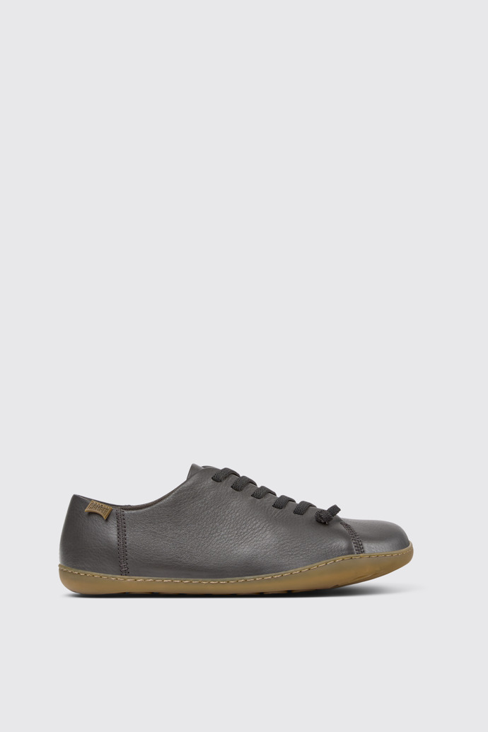 Peu Chaussures en cuir gris pour homme.