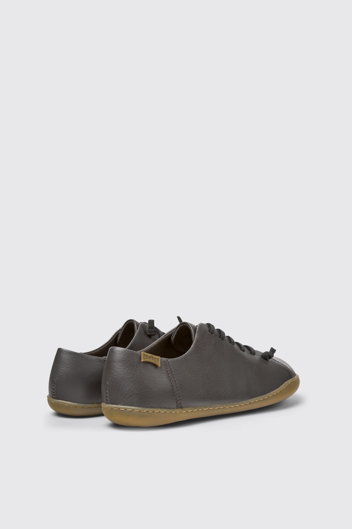 Peu Chaussures en cuir gris pour homme.