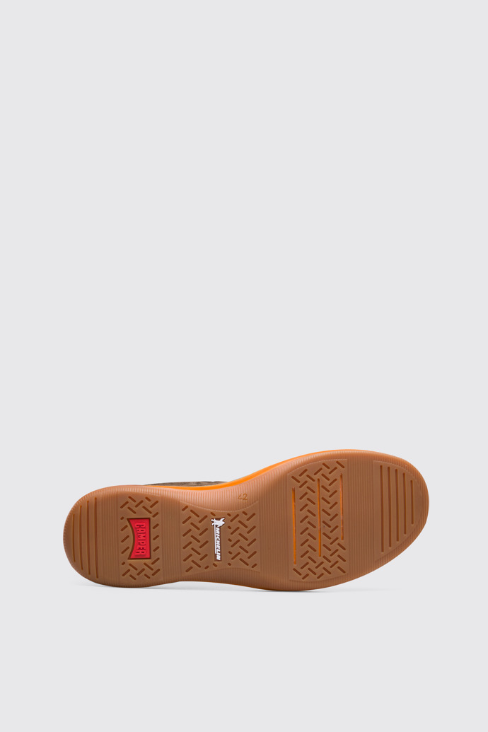 The sole of Rolling Men's brown sneaker