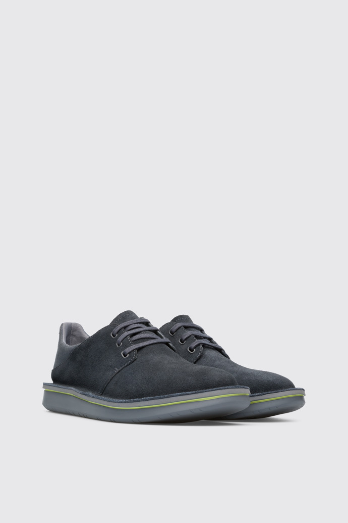 Front view of Formiga Men’s dark gray shoe