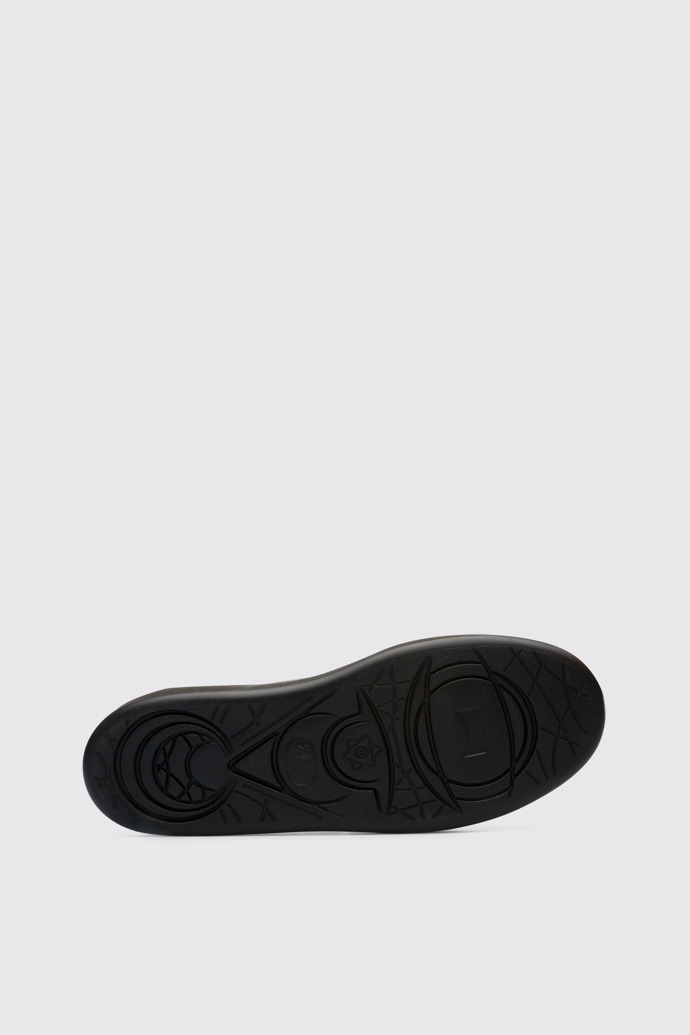 The sole of Courb Men's black sneaker