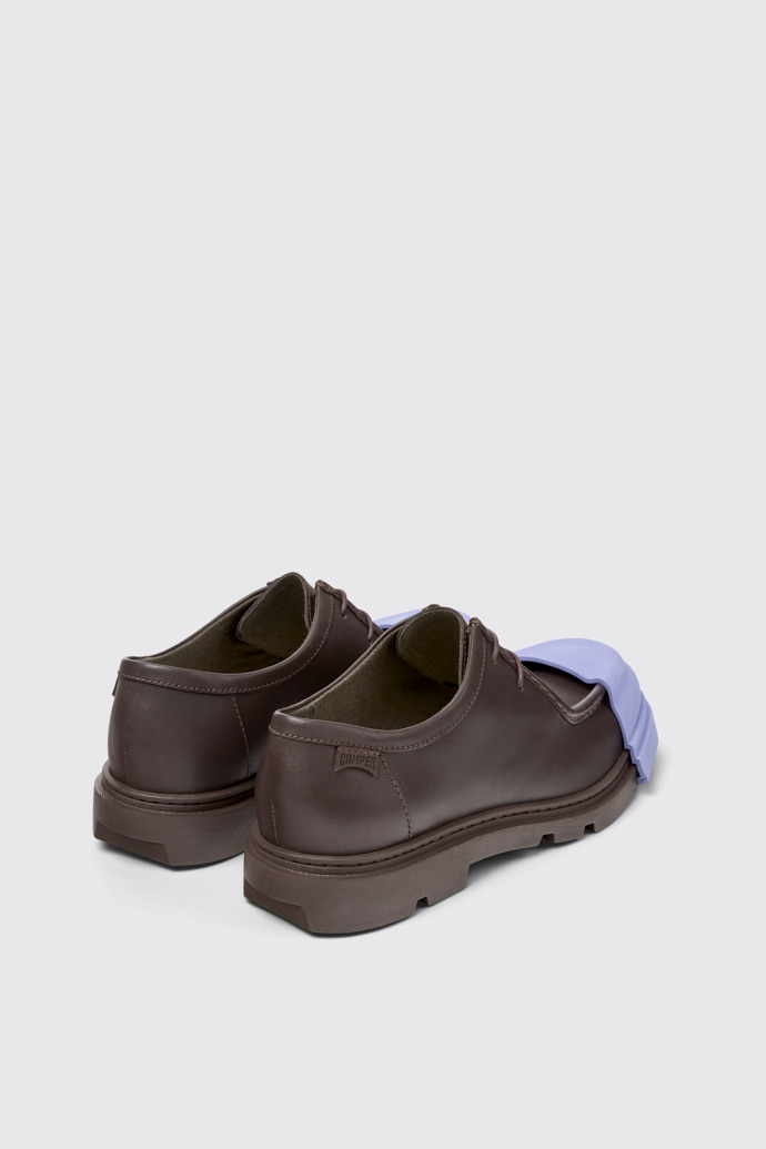 Junction Chaussures en cuir marron pour homme.