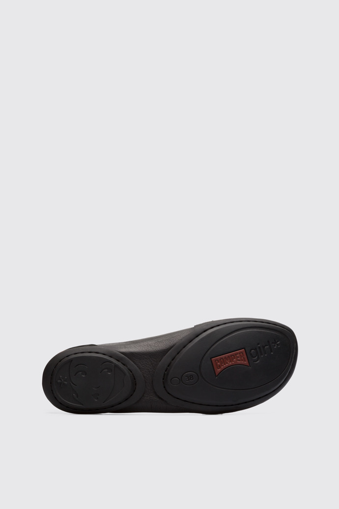 The sole of Right Black moccasin for women