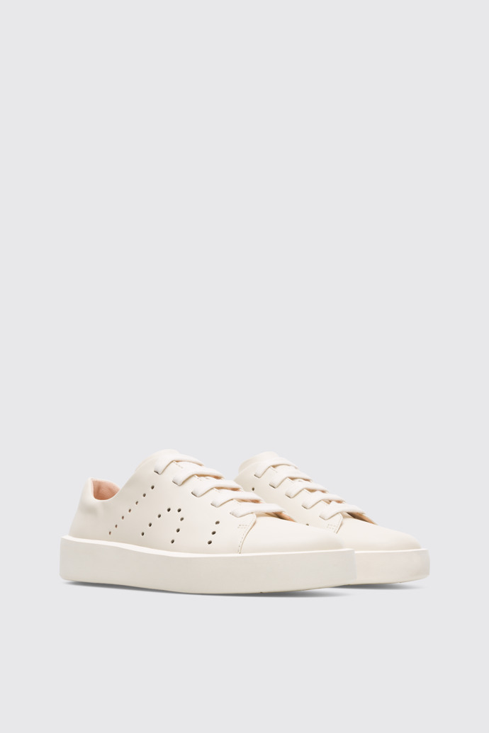 Front view of Courb Cream color women´s sneaker