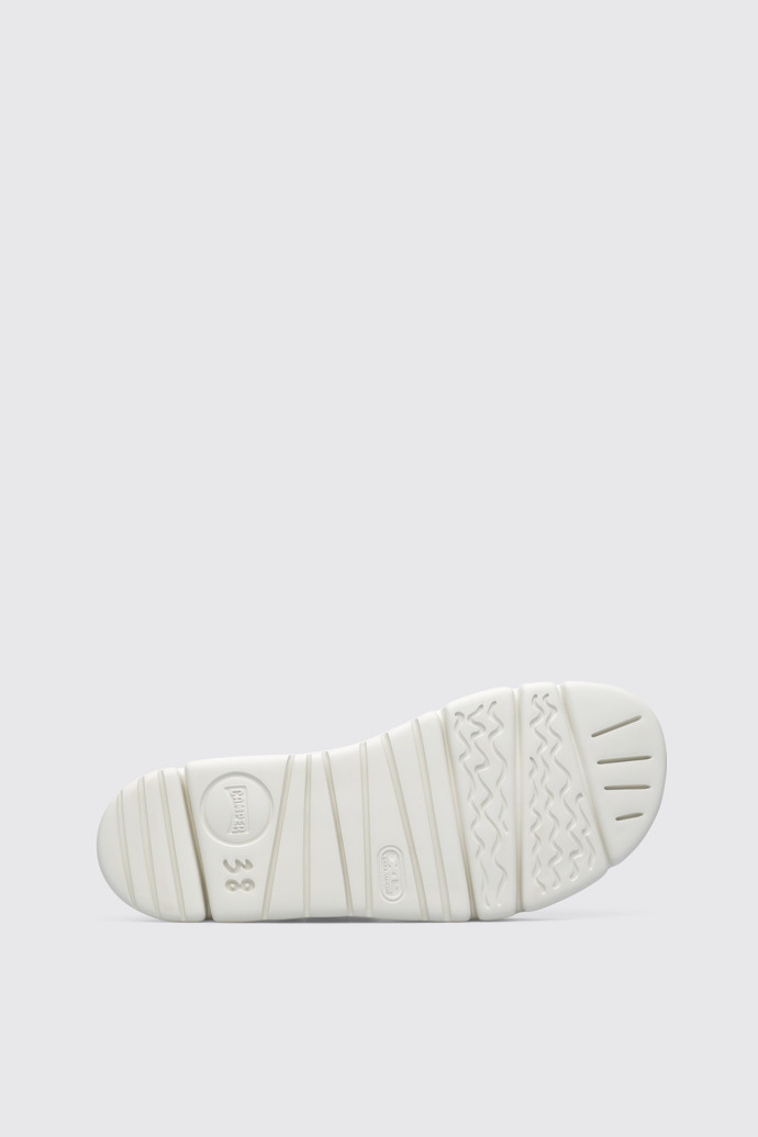 The sole of Oruga Up White sandal for women